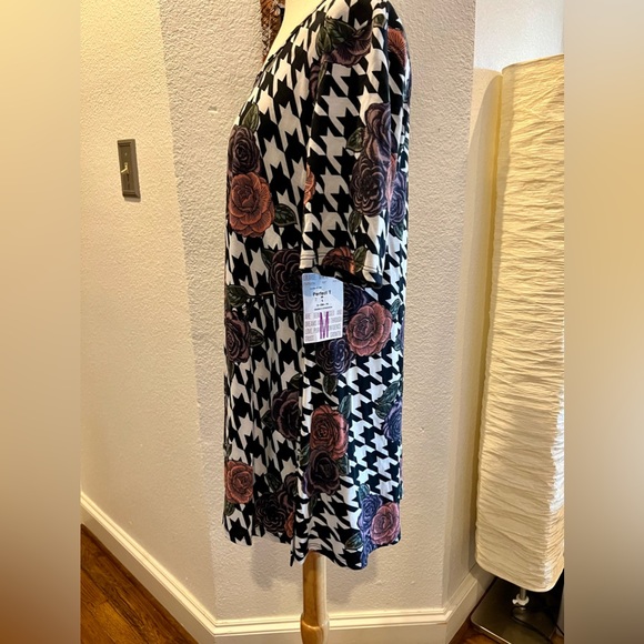 Lularoe Perfect T Tunic Top - Picture 2 of 4